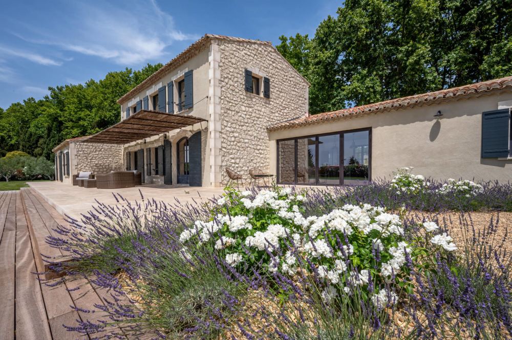 Photographs of Mas des Alizées villa in Provence - Image 4 of 33