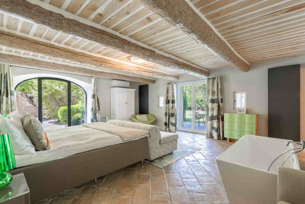 Photographs of Le Mas des Lavandins villa in Provence - Image 41 of 53