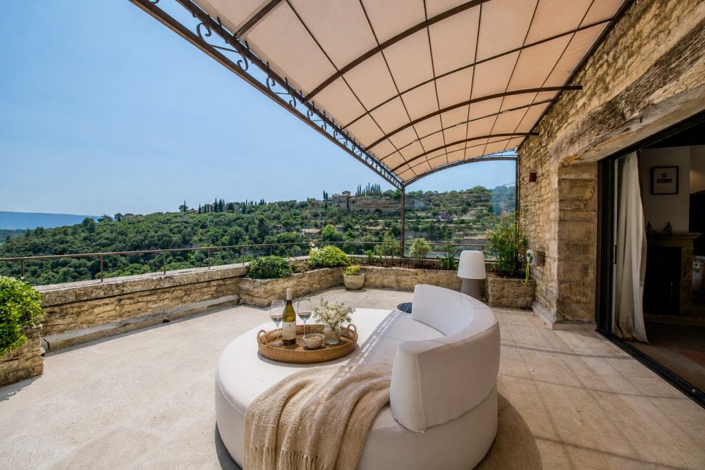 Photographs of Mas de la Reine villa in Provence - Image 9 of 41