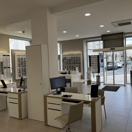 Magasin Opticien Place de la Prévôté 33670 CRÉON intérieur