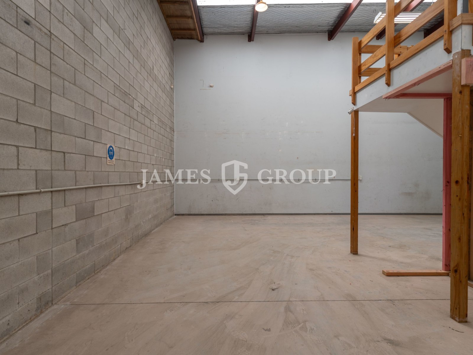 Well-presented Industrial Unit In Prime Wiri Spot