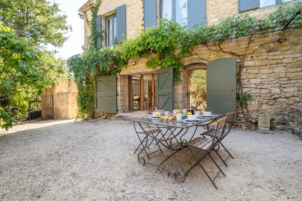 Photographs of Mas les Gardiols villa in Provence - Image 16 of 43