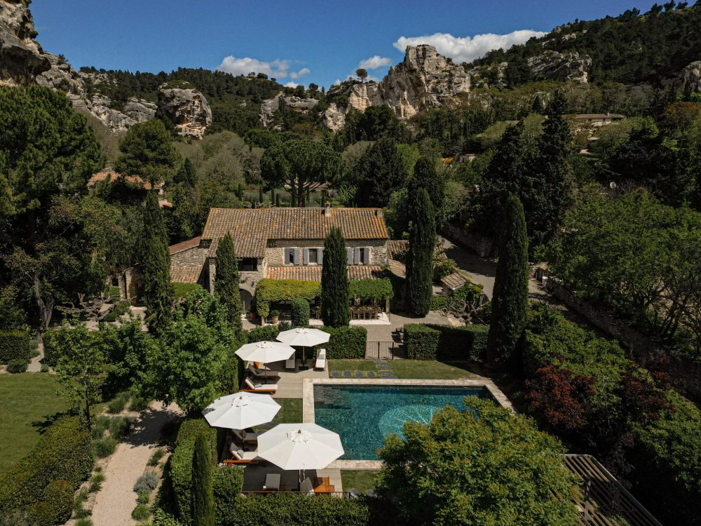 Photographs of Mas du Rocher des Baux villa in Provence - Image 3 of 47