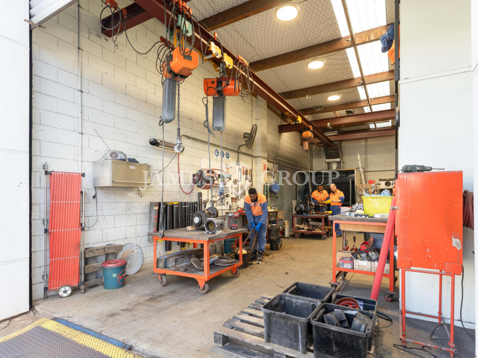 Gantry Crane-equipped Unit In Prime Wiri Location