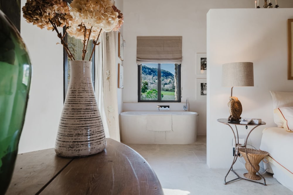 Photographs of Mas des Bleuets villa in Provence - Image 17 of 44