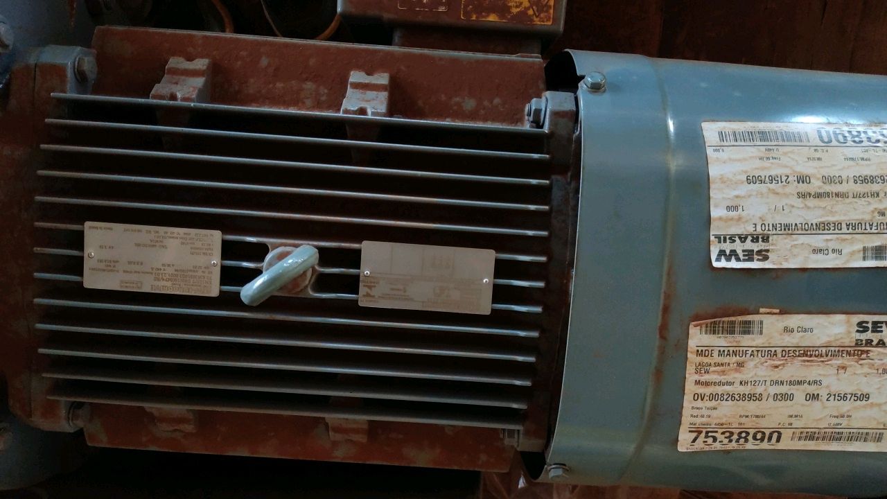 SEW-EURODRIVE 22 kW gearmotor with KH127/T gearbox
