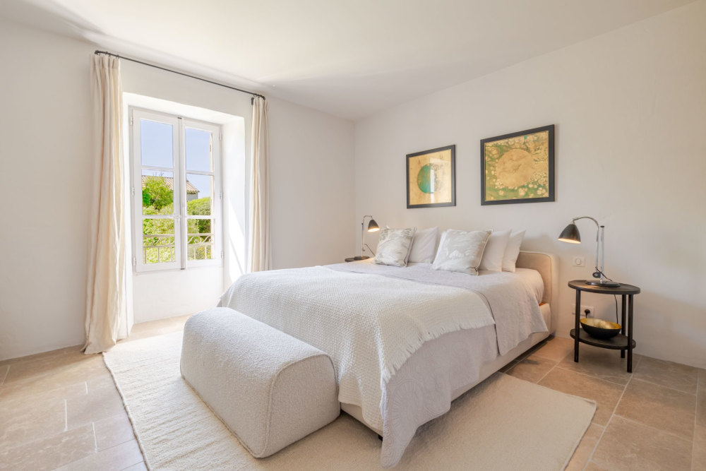 Photographs of Mas du Poète villa in Provence - Image 17 of 39