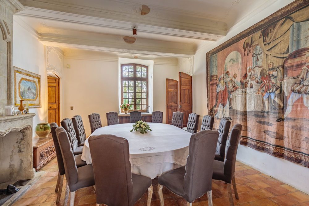 Photographs of Chateau de Sannes villa in Provence - Image 11 of 61