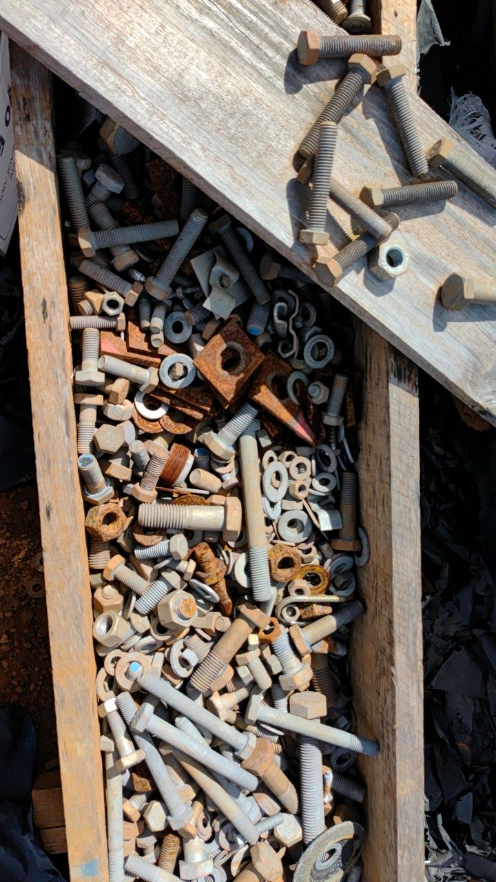 Lot of Metal Structures / BOX E18
