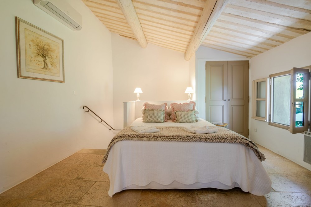 Photographs of Le Relais villa in Provence - Image 37 of 43