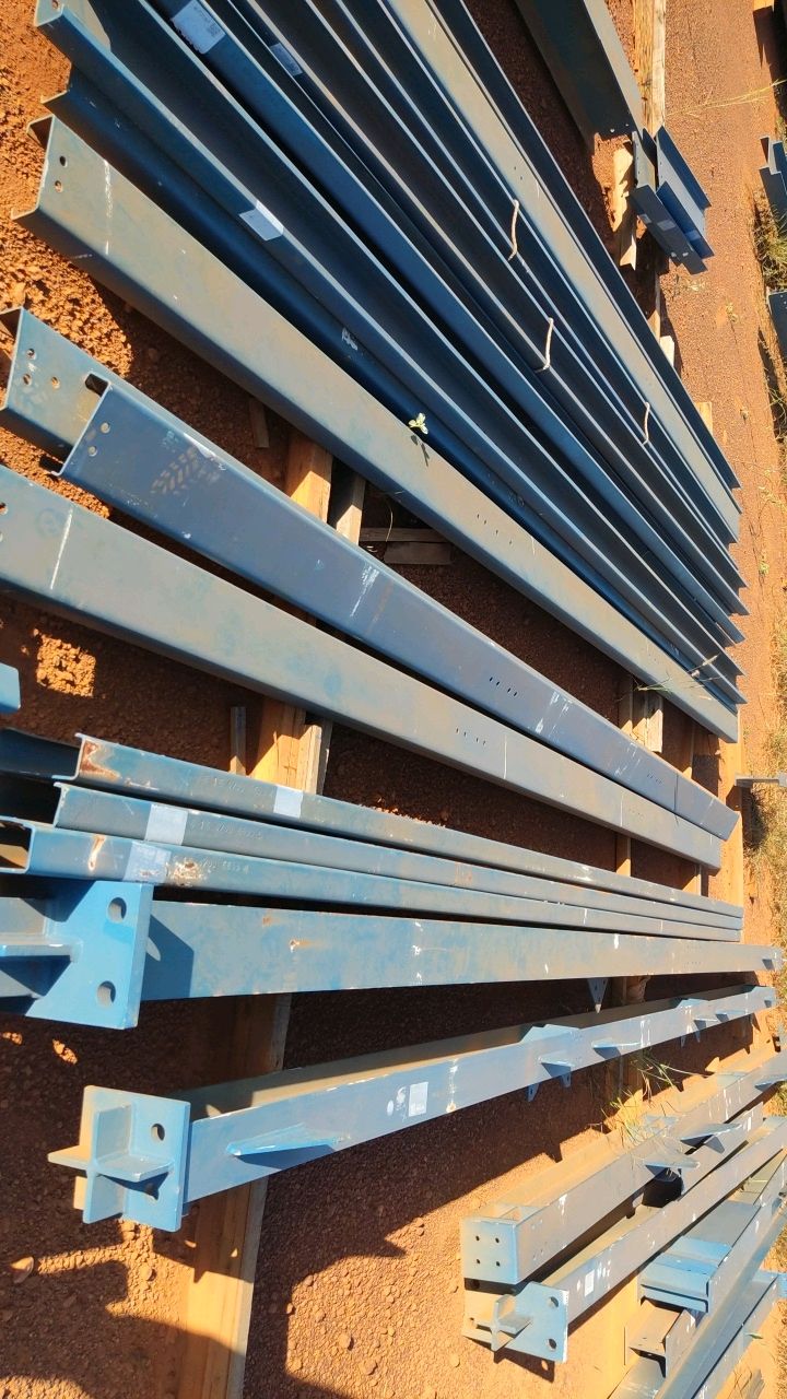 Lot of Metal Structures / BOX D18