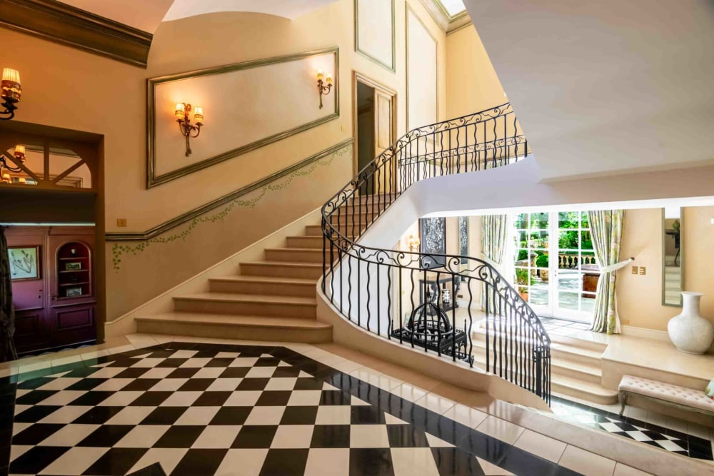 Photographs of Domaine de Beau-Fleurs villa in Provence - Image 16 of 45