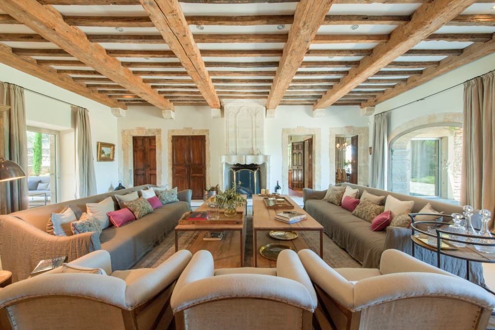 Photographs of Mas de Lacoste villa in Provence - Image 6 of 64