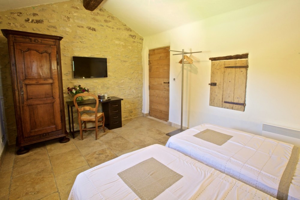 Photographs of Mas des Cerisiers villa in Provence - Image 28 of 34