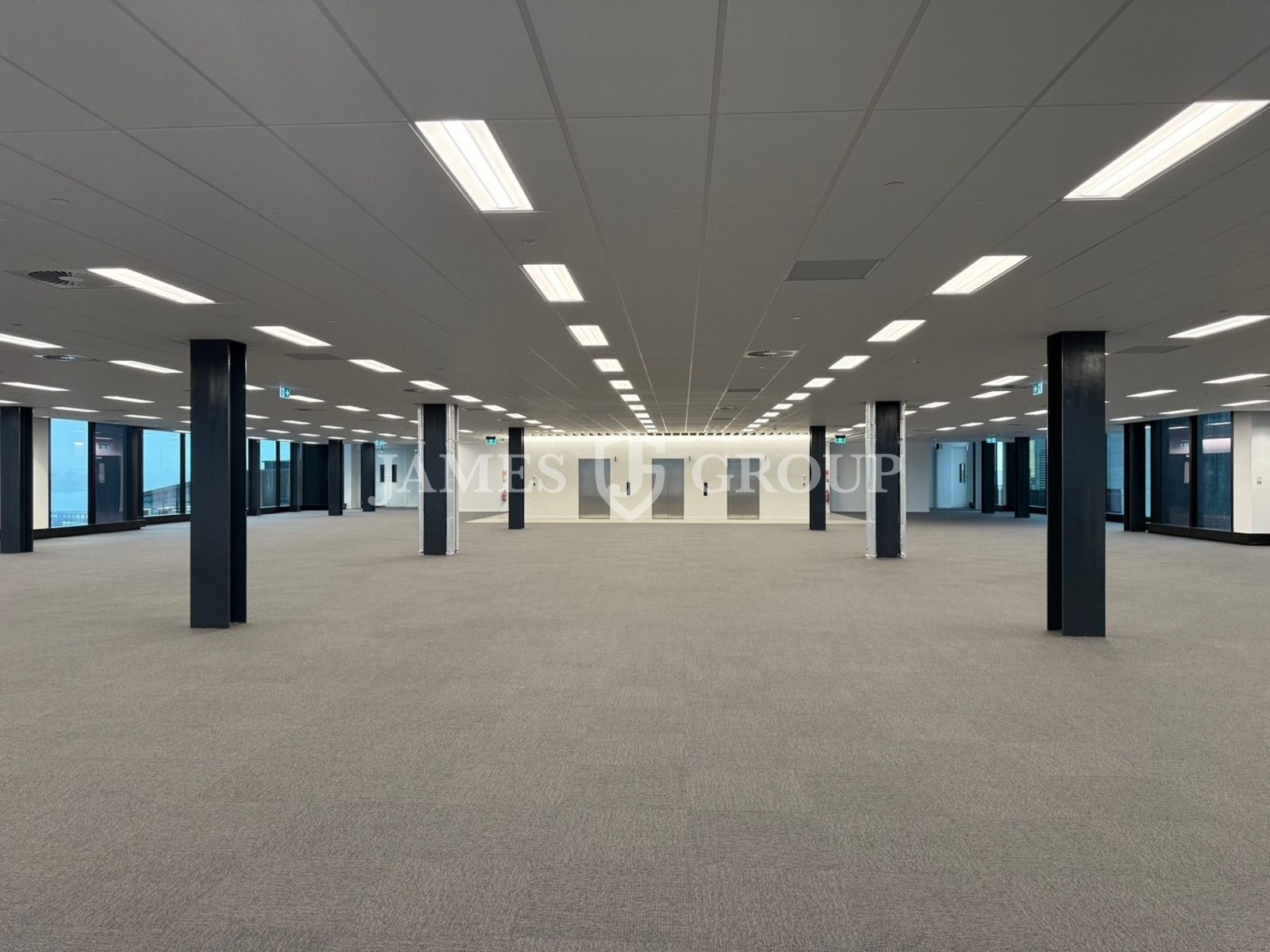 1,974m² Office With Stunning Waterfront Views
