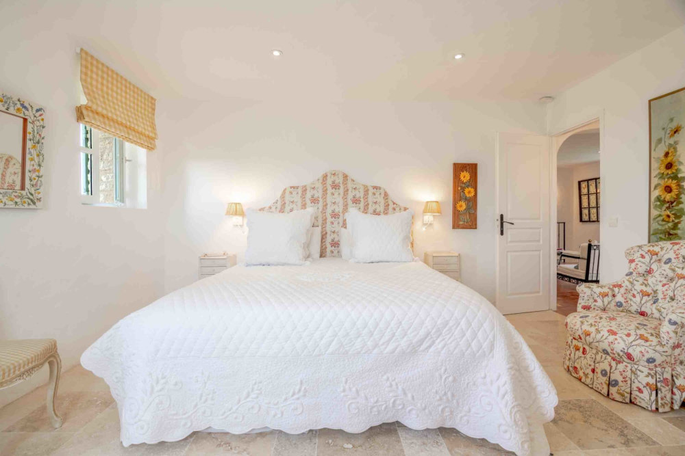 Photographs of Mas Provencal villa in Provence - Image 23 of 38