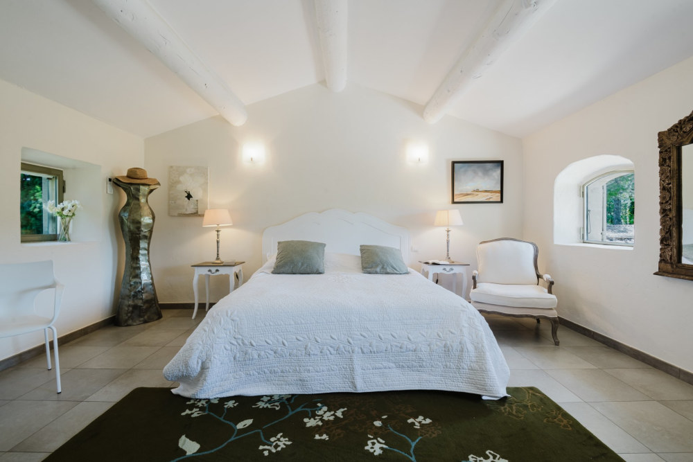 Photographs of Mas des Nénuphars villa in Provence - Image 14 of 54