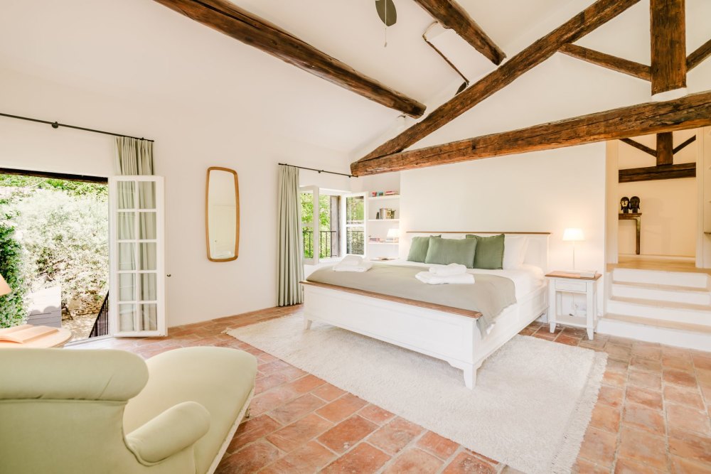Photographs of Mas des Cinq Sens villa in Provence - Image 19 of 37