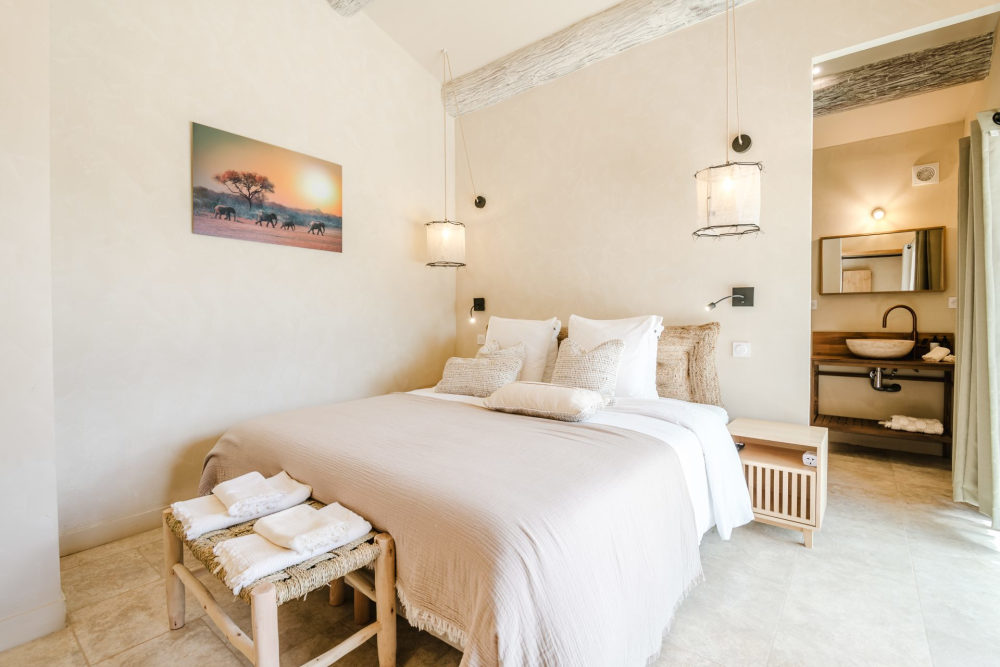 Photographs of Le Hameau de Sénanque villa in Provence - Image 39 of 60