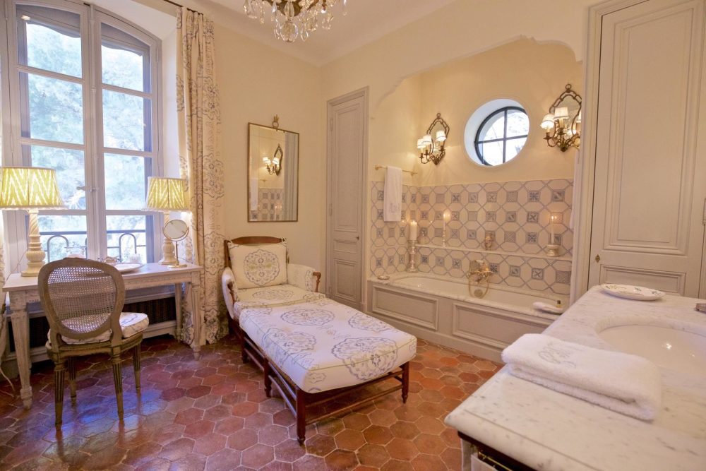Photographs of Mas de Paradis villa in Provence - Image 21 of 49