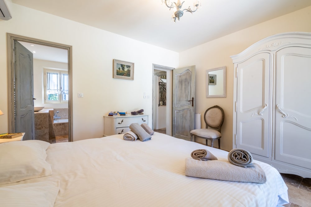 Photographs of La Charmerie villa in Provence - Image 14 of 35