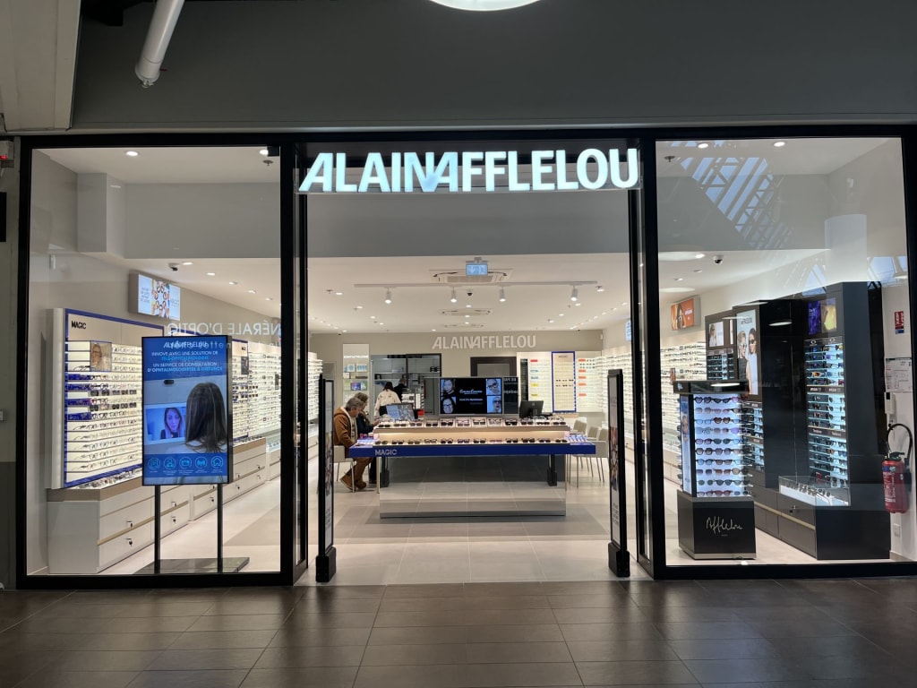 Magasin Opticien C.C. Carrefour Saint Jacques 03100 MONTLUÇON extérieur