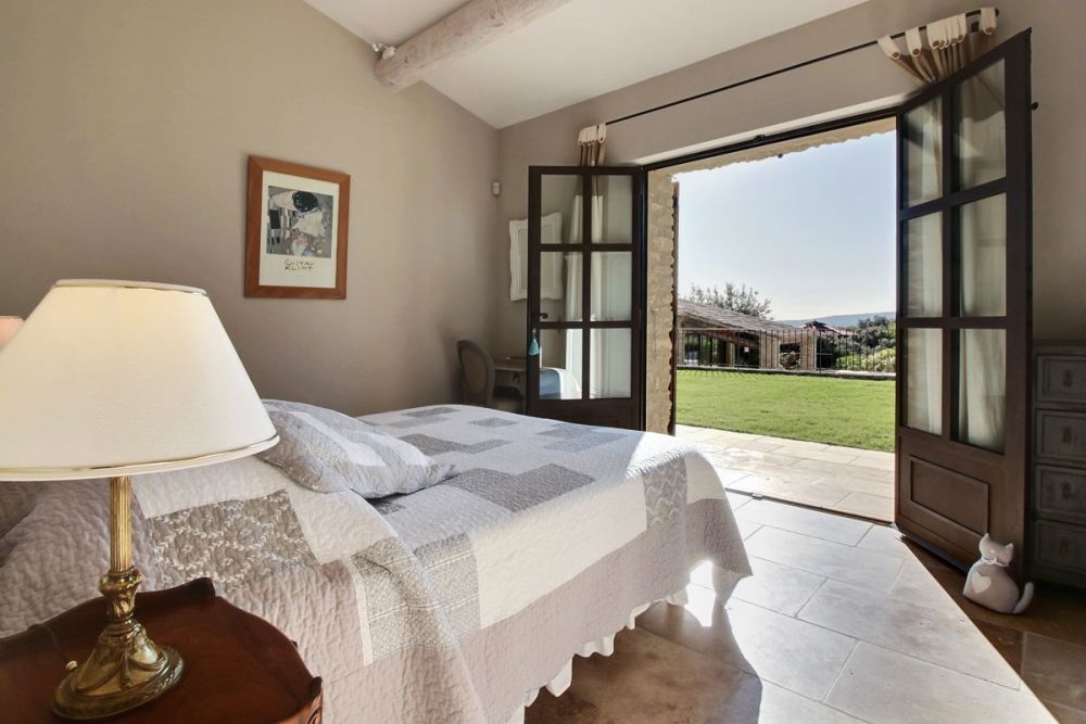 Photographs of Mas de Bellecour villa in Provence - Image 25 of 37
