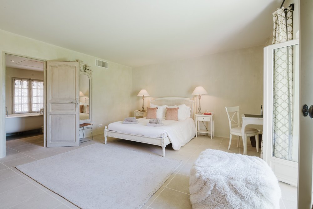 Photographs of Mas la Bergerie de Cabrieres villa in Provence - Image 35 of 56