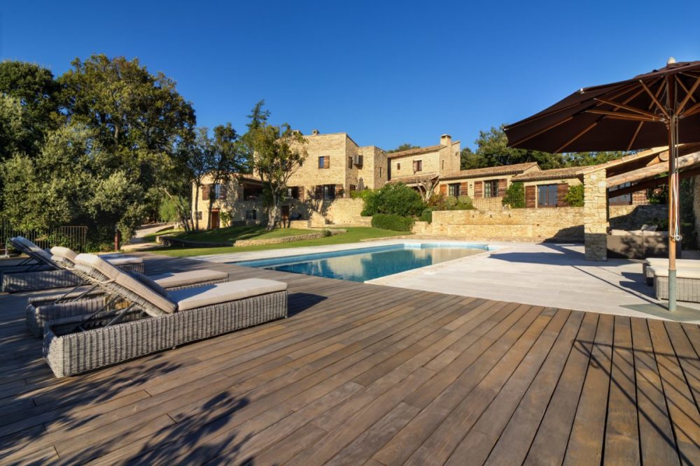 Photographs of Mas de Bellecour villa in Provence - Image 34 of 37