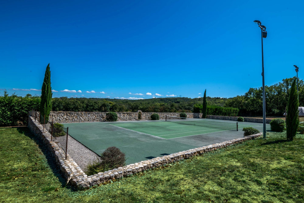 Photographs of Mas des Gardois villa in Provence - Image 4 of 58