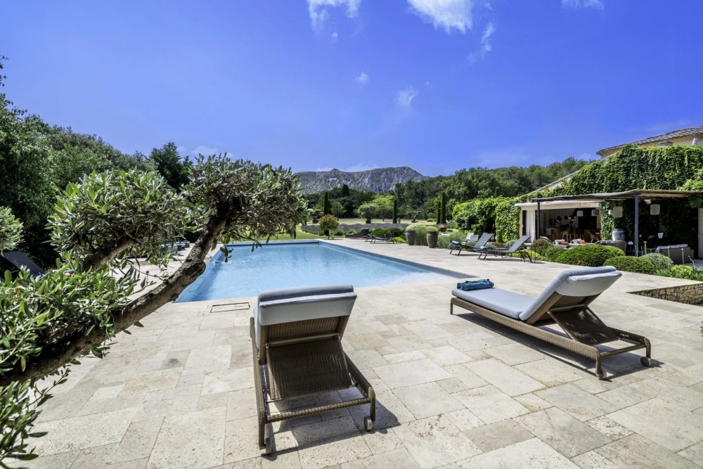 Photographs of Mas de la Caume villa in Provence - Image 21 of 52