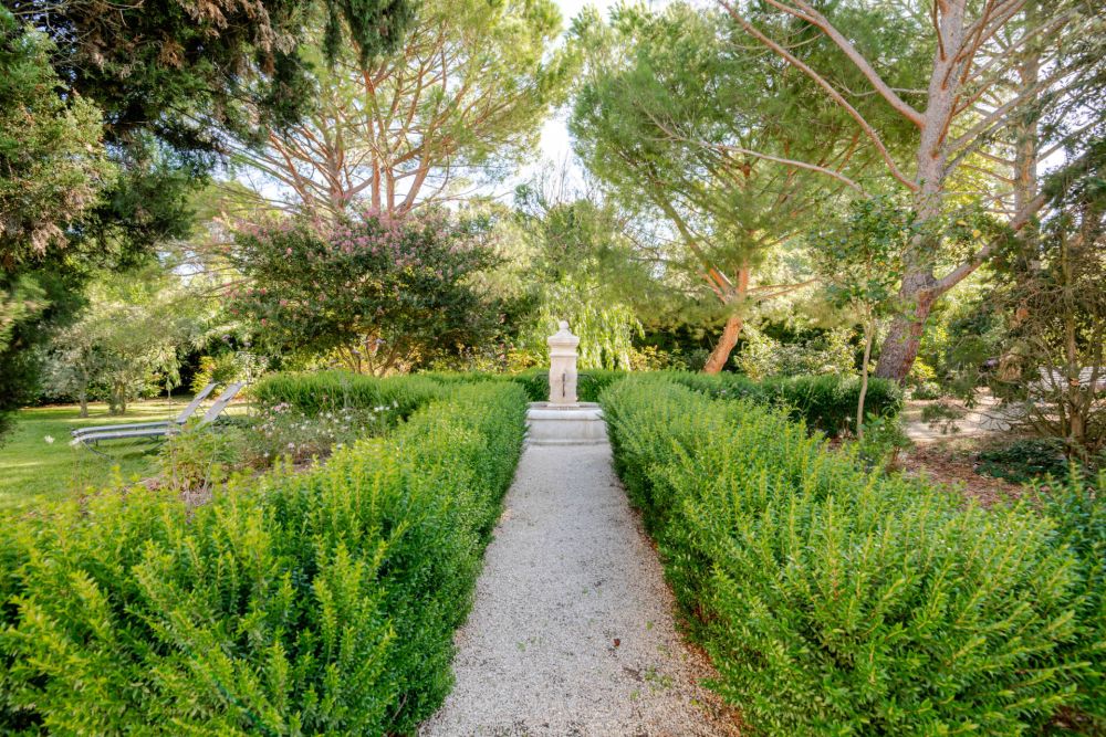 Photographs of Mas du Lauzange villa in Provence - Image 41 of 43