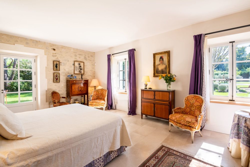 Photographs of Mas du Lauzange villa in Provence - Image 13 of 43
