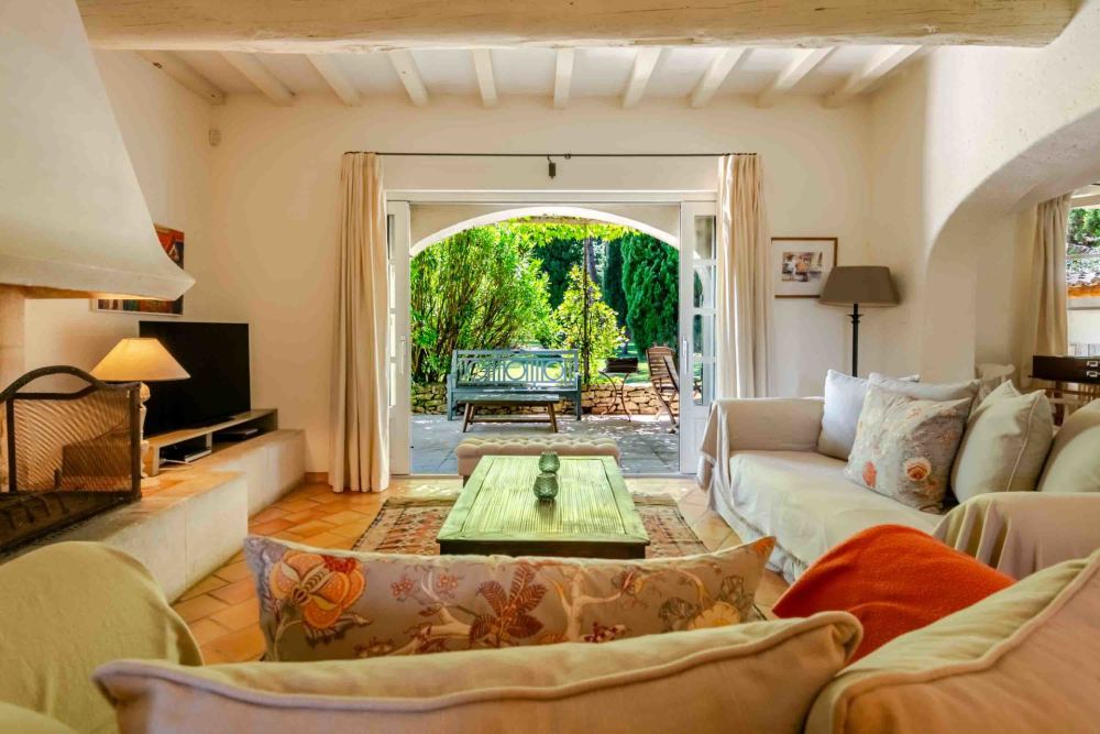 Photographs of Bastide de La Douceur villa in Provence - Image 6 of 31