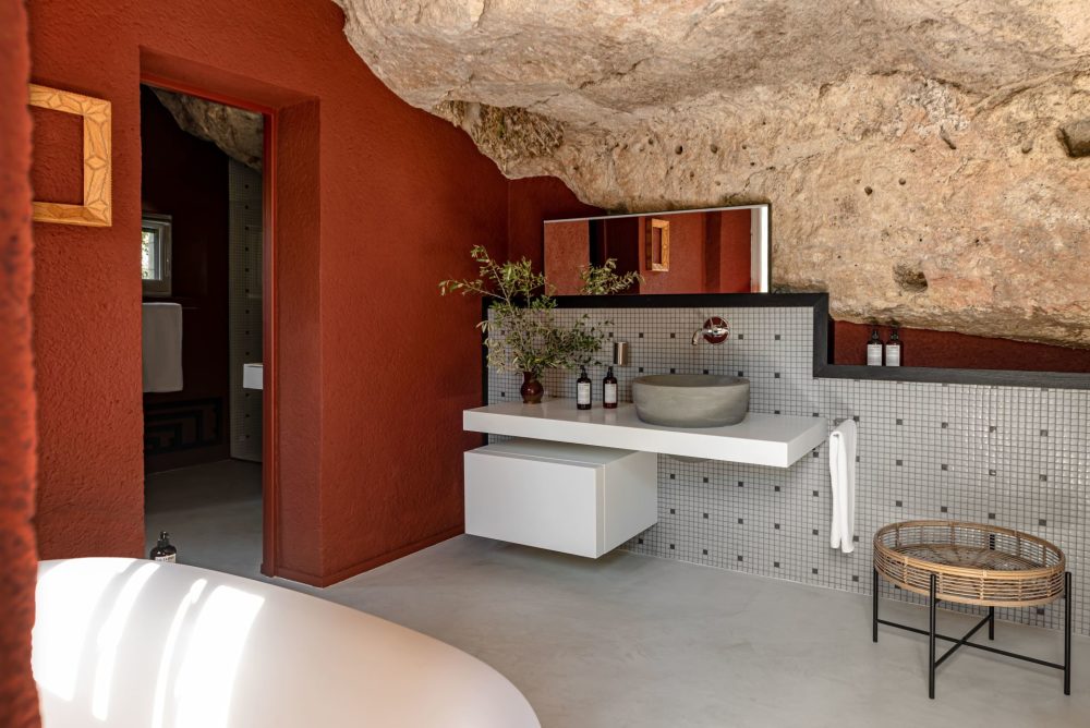 Photographs of Mas du Rocher des Baux villa in Provence - Image 15 of 47