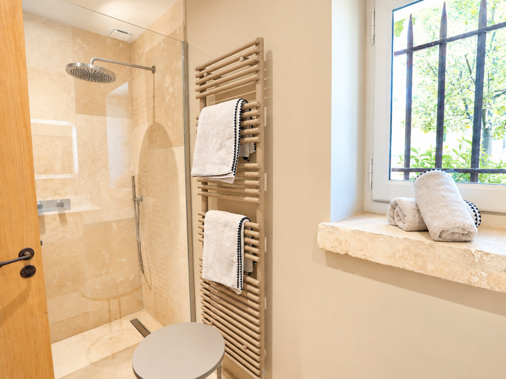 Photographs of New! Mas des Rêves villa in Provence - Image 39 of 47