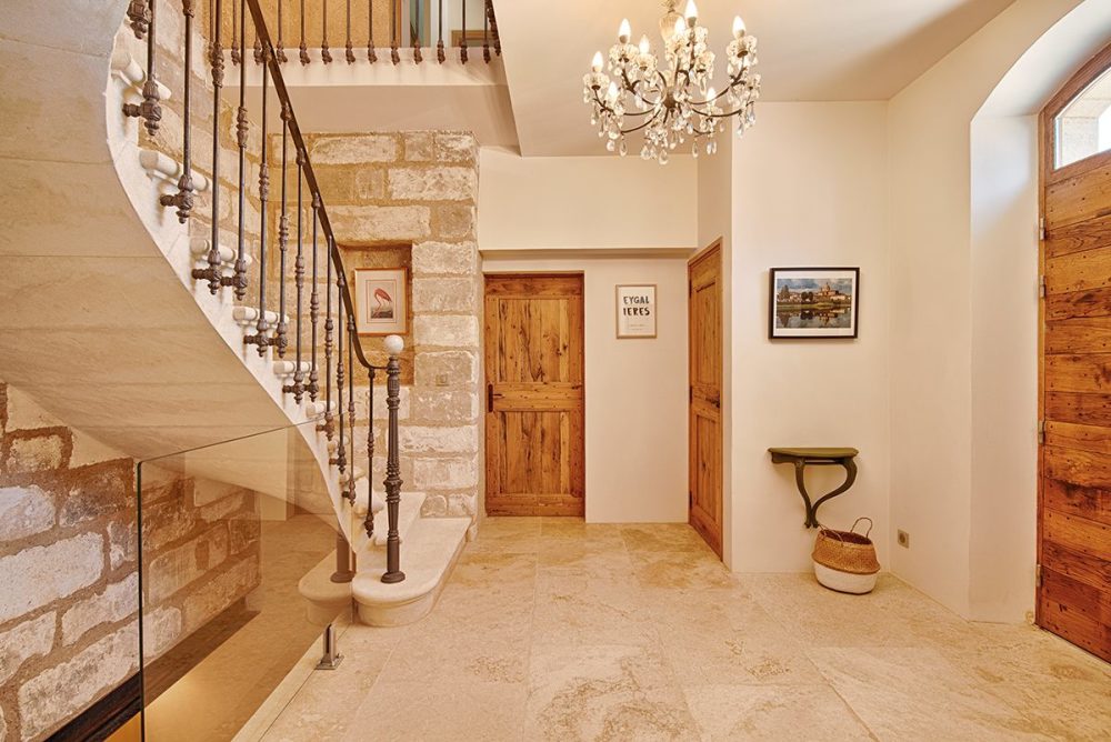 Photographs of Mas de Isa villa in Provence - Image 16 of 41