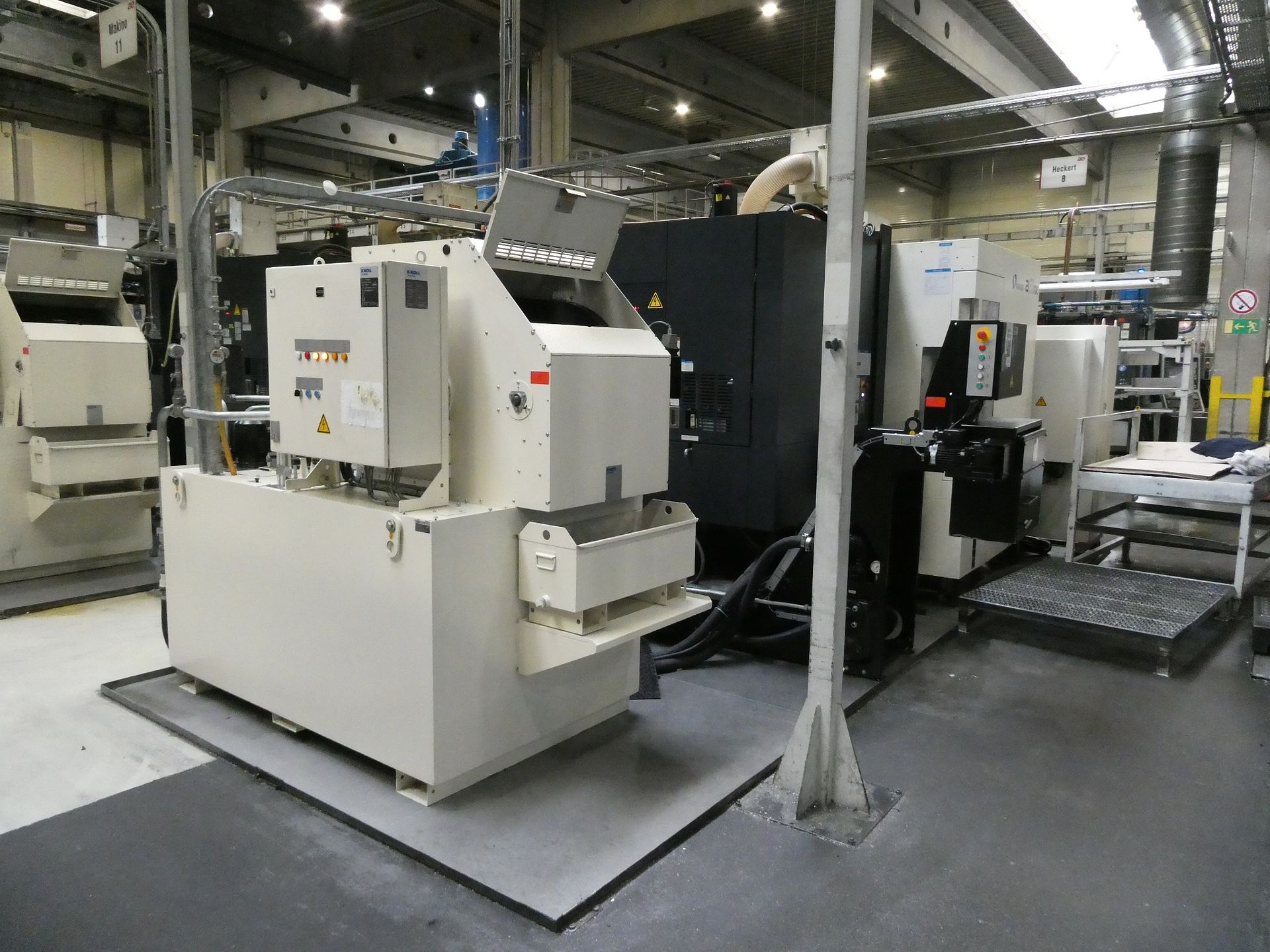 CNC Machining Center-Makino - Image 7