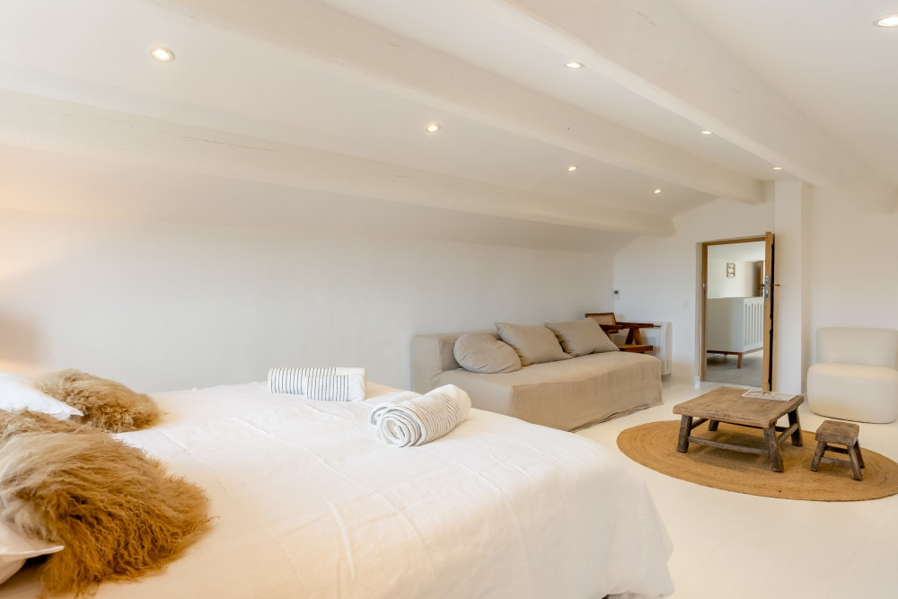 Photographs of Mas la Mirande villa in Provence - Image 21 of 49