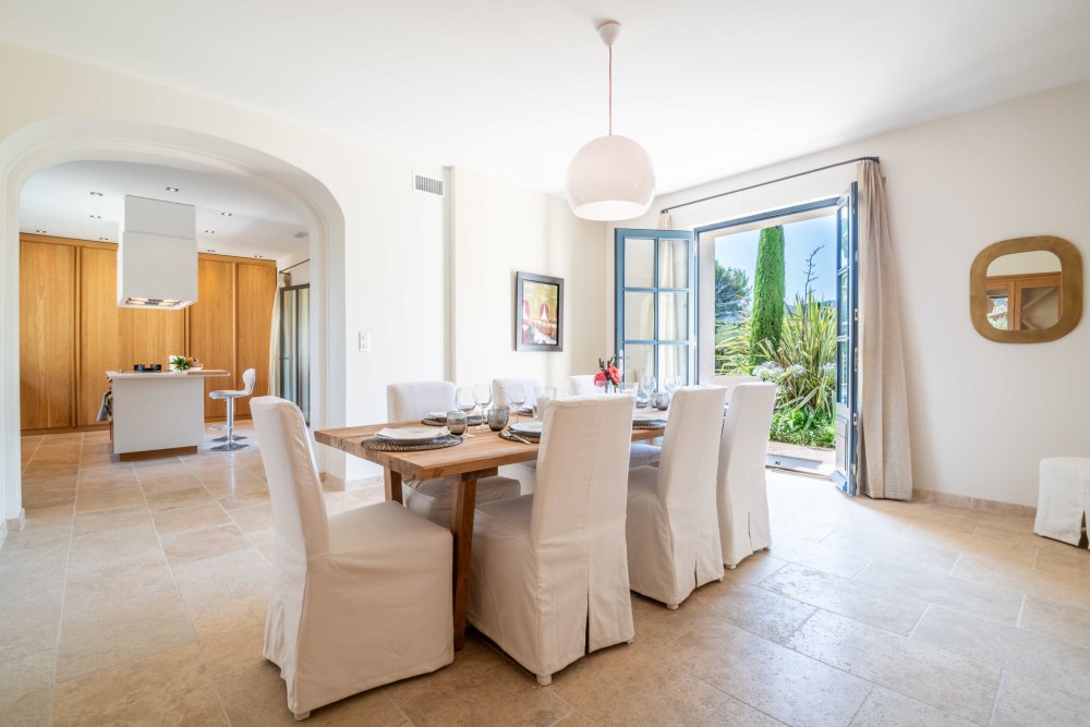 Photographs of Mas de Verlaine villa in Provence - Image 9 of 42