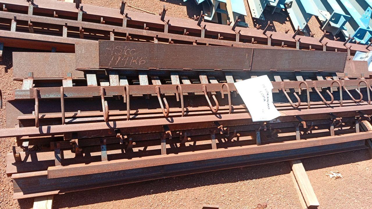 Lot of Metal Structures / Street 1 / BOX A6
