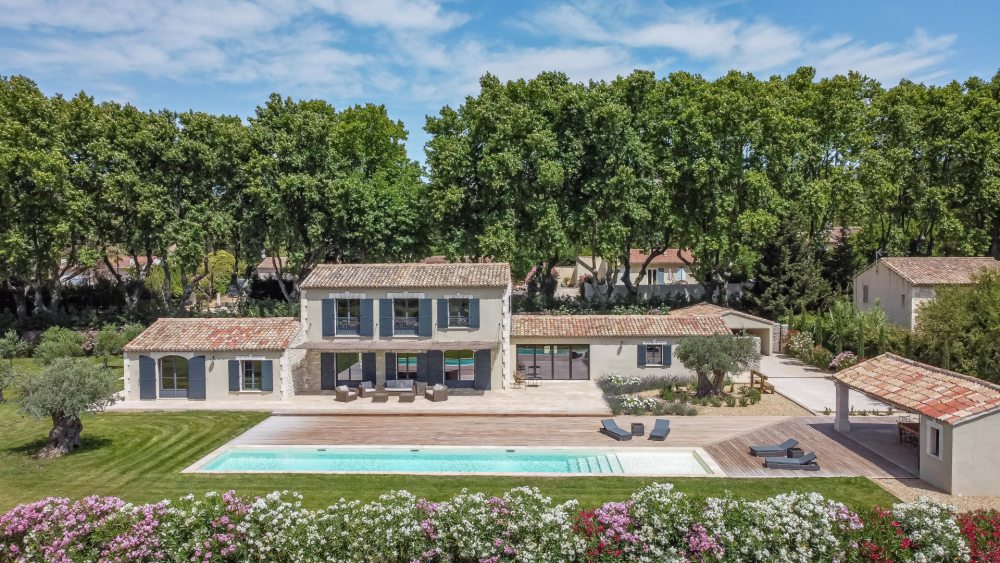 Photographs of Mas des Alizées villa in Provence - Image 1 of 33