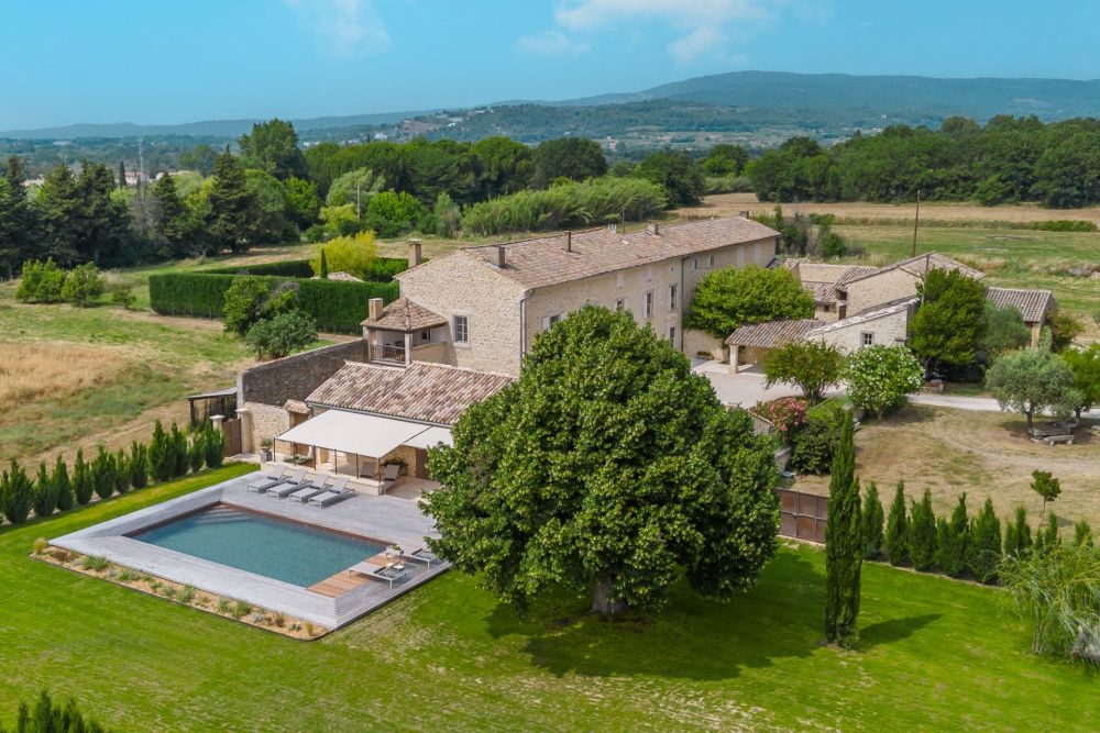 Photographs of Mas de l’Ebéniste villa in Provence - Image 1 of 49