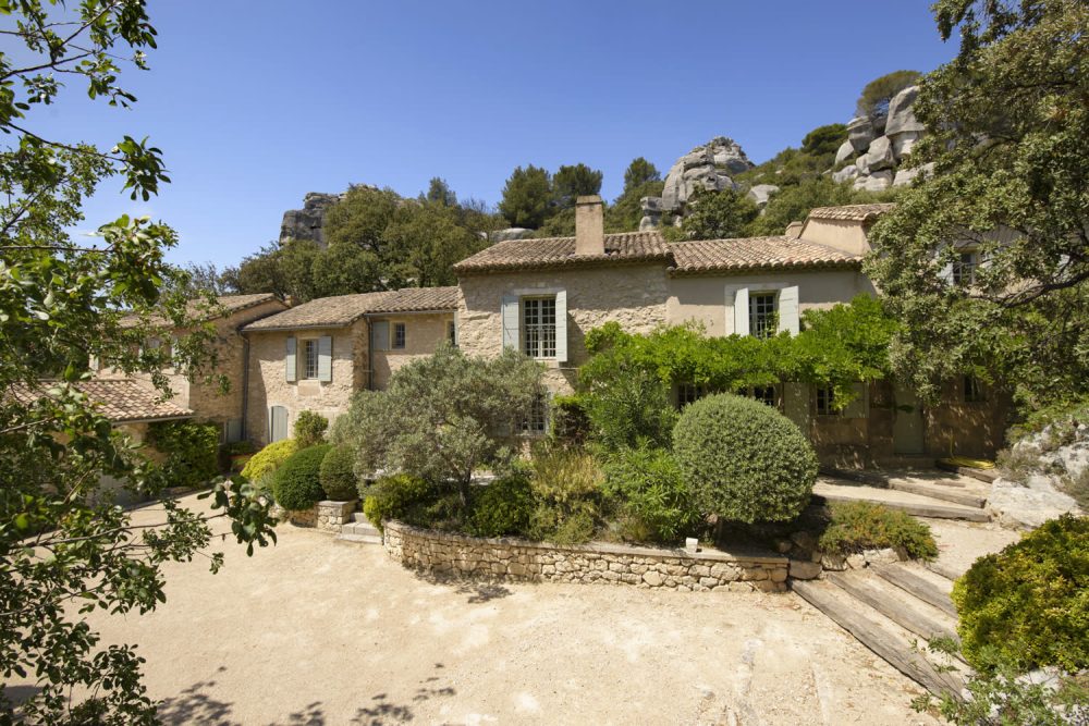 Photographs of Mas de Belleroche villa in Provence - Image 2 of 34