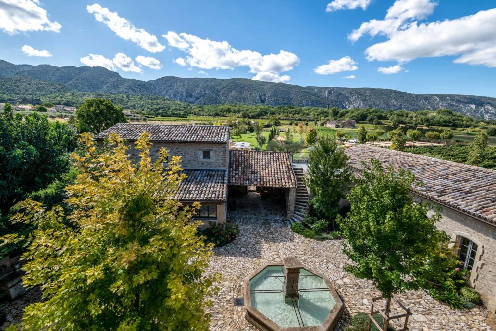 Photographs of Domaine du Lys villa in Provence - Image 23 of 45