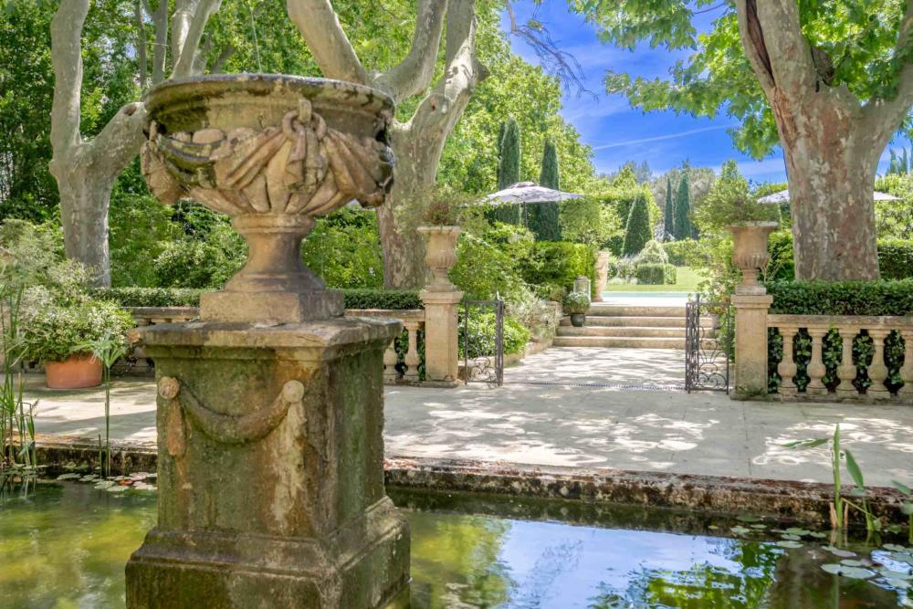 Photographs of Domaine de Beau-Fleurs villa in Provence - Image 23 of 45