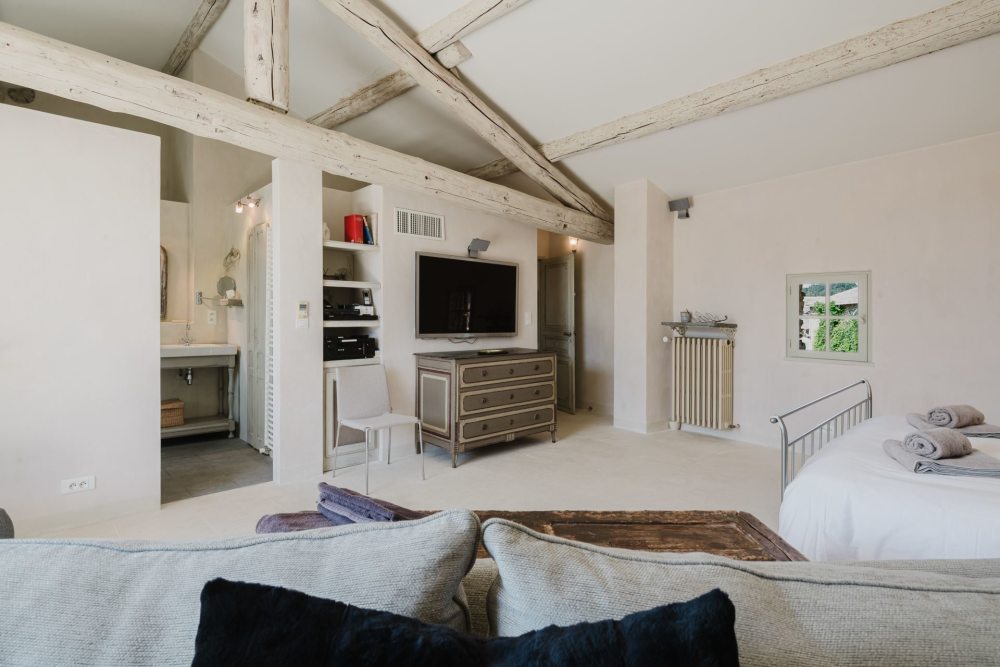 Photographs of Mas la Bergerie de Cabrieres villa in Provence - Image 23 of 56