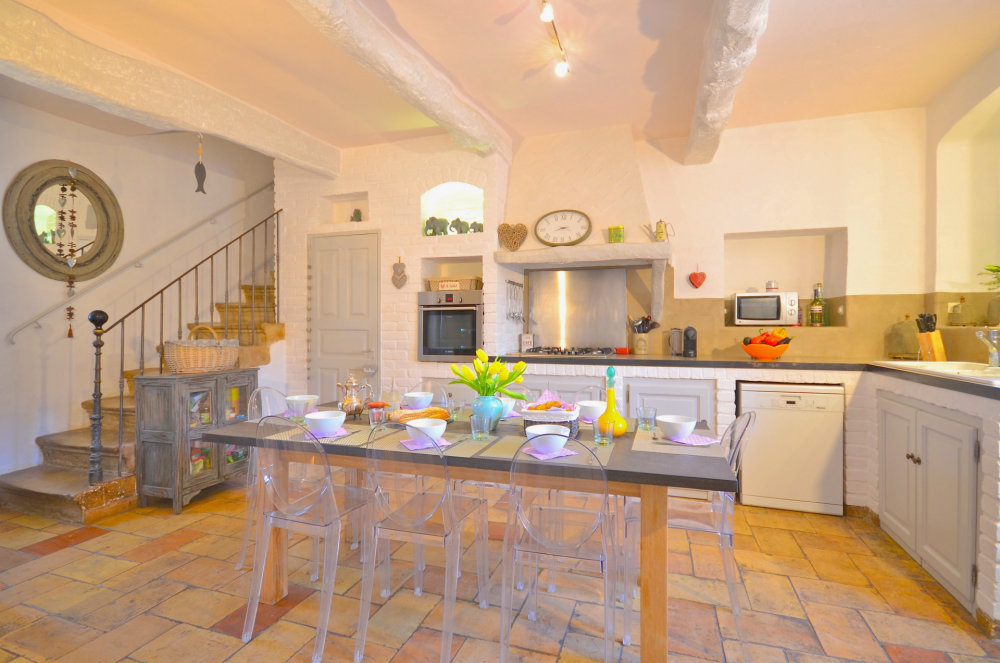 Photographs of La Cour villa in Provence - Image 7 of 34