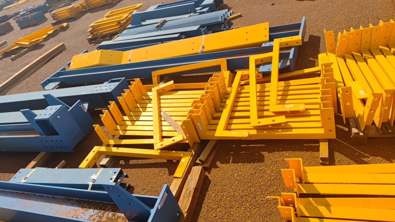 Lot of Metal Structures Conveyors / Street 3 / BOX D9-E6