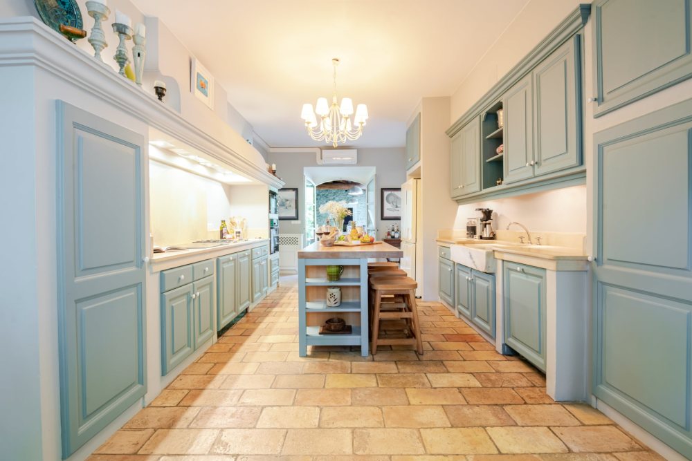 Photographs of Domaine de Fontclair villa in Provence - Image 14 of 60